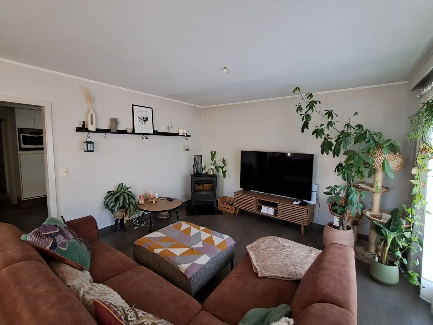 Ruime alleenstaande woning in een rustige wijk te Sijsele. foto 3