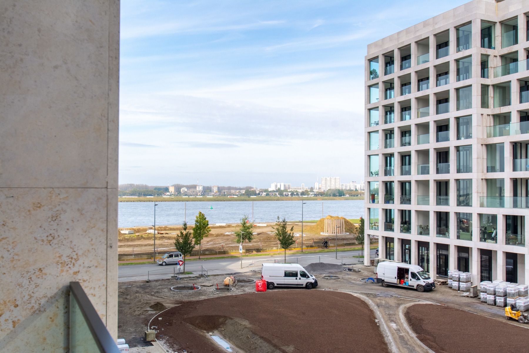 1-slpk app. met terras en zicht op Schelde foto 6