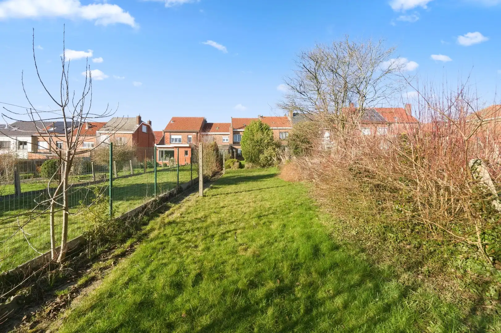 Op te frissen rijwoning met 2 slaapkamers en ruime tuin in Tienen foto 3