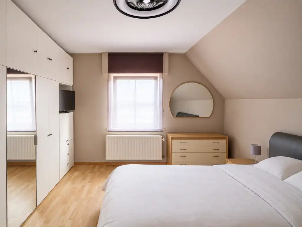 Karaktervolle gezinswoning met 4 slaapkamers, een bijbouw en een volwassen tuin foto 10