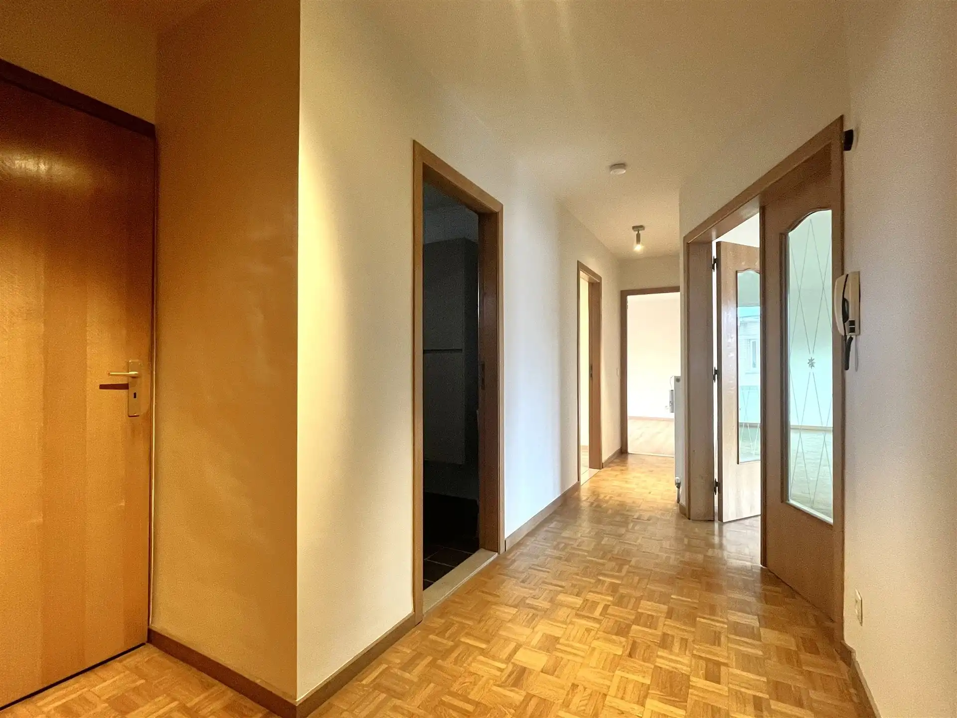 Instapklaar 2-slaapkamerappartement met terras en ruime garage in Deurne foto 5