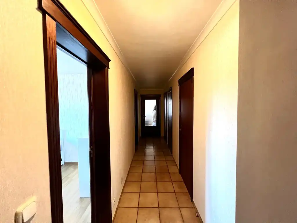 Instapklaar 2-slaapkamerappartement te koop in Harelbeke foto 3