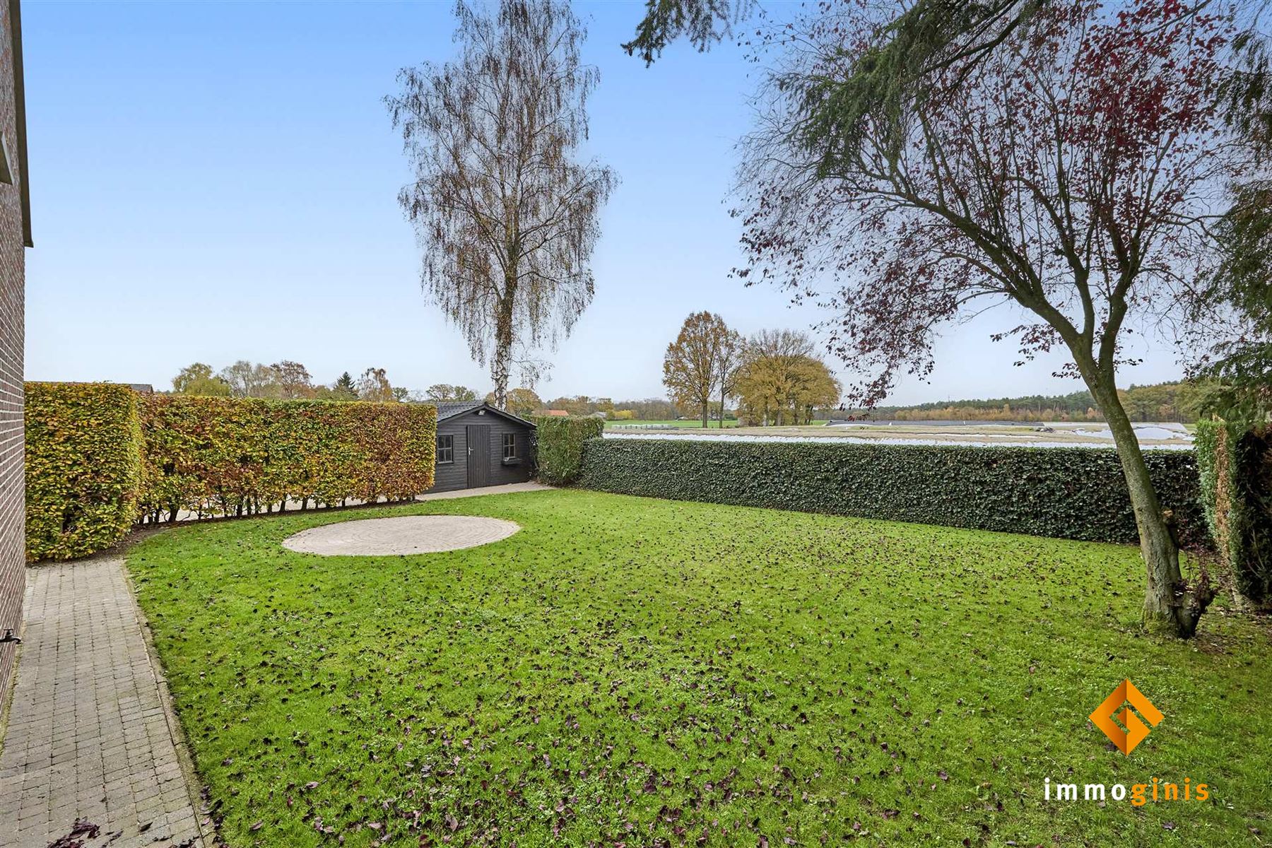 Zéér ruime woning met dubbele inpandige garage op mooi perceel van 7a33ca. foto 28