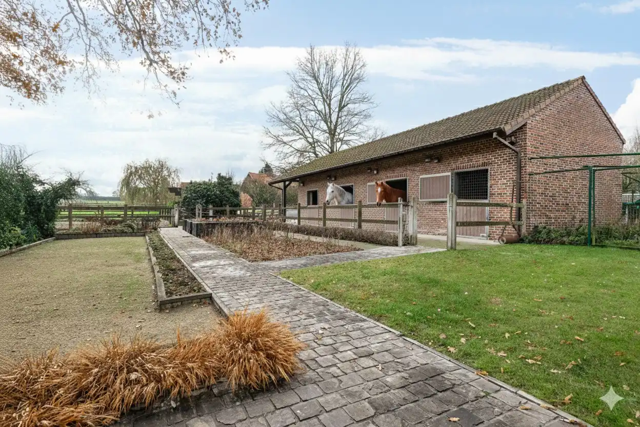 Unieke hoeve  (1.56ha) met paardenfaciliteiten & overdekt zwembad. foto 4