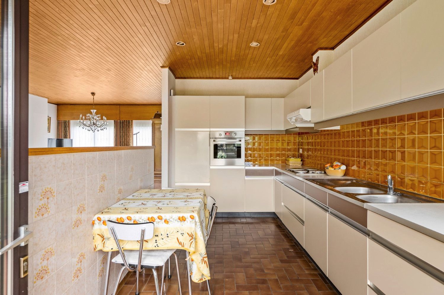 GOED ONDERHOUDEN LAAGBOUW VILLA OP TOPLOCATIE! foto 9