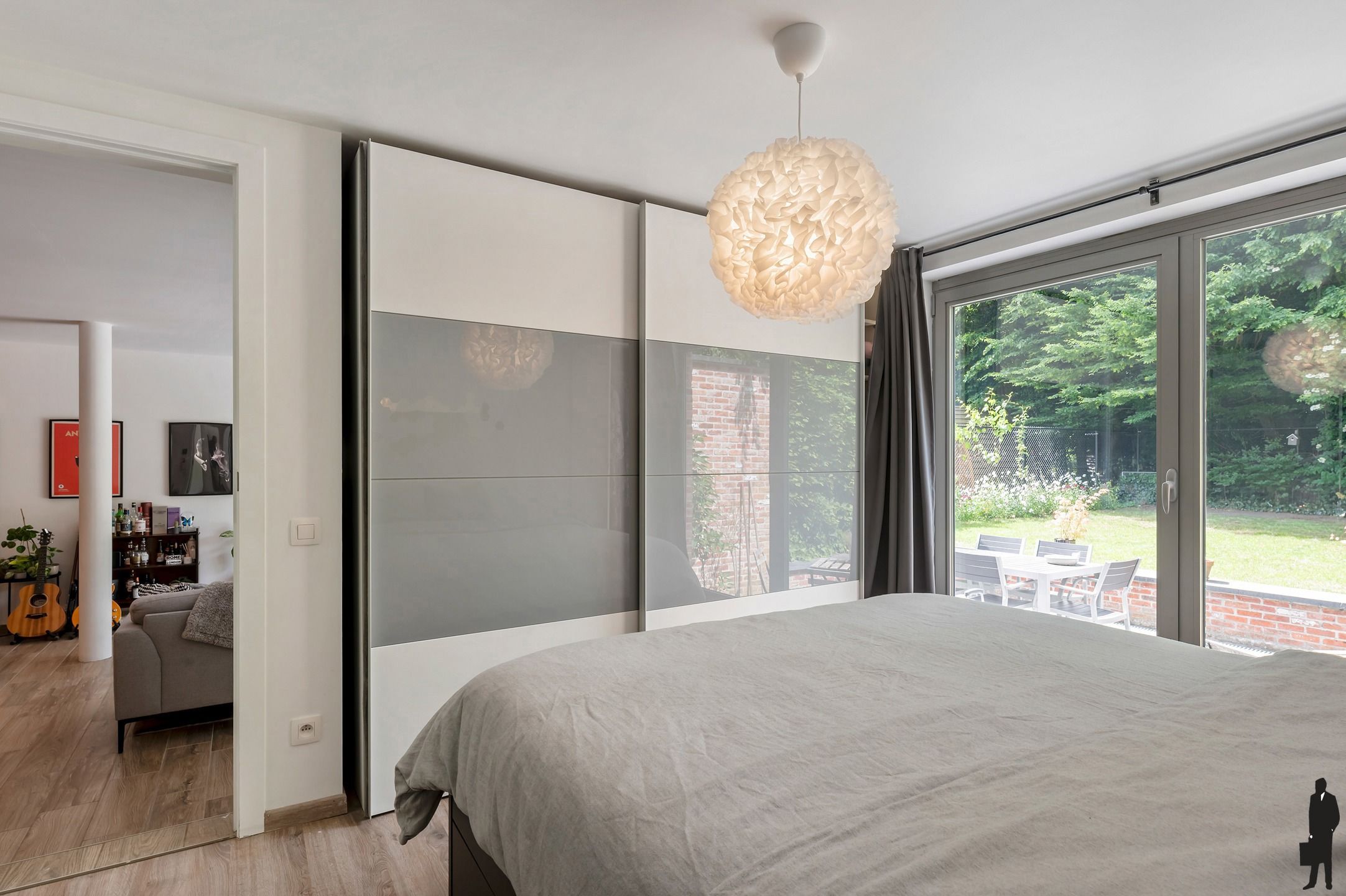 Instapklaar en energiezuinig gelijkvloers app. (91m²) met 1 slk, grote tuin met terras en ondergrondse autostaanplaats/berging. foto 8