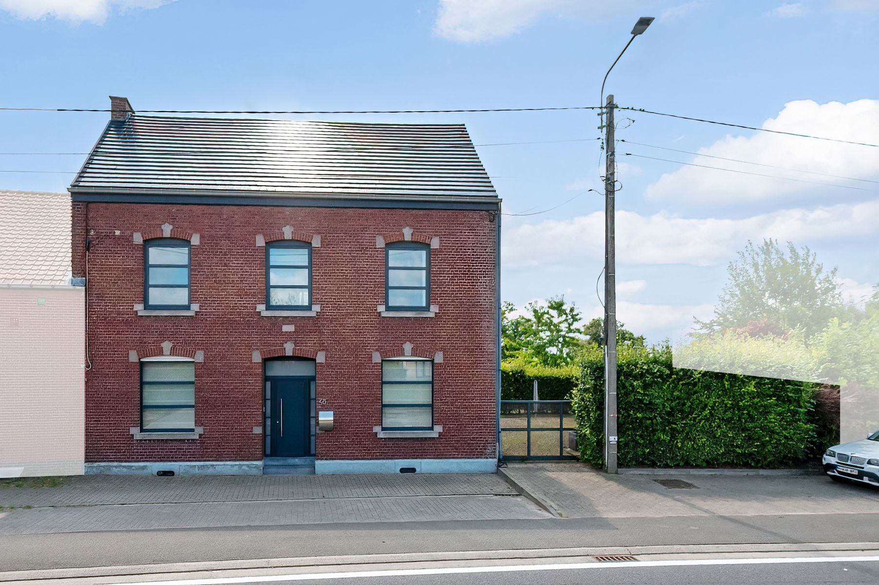 Karaktervol herenhuis met 5 slaapkamers en leuke tuin foto {{pictureIndex}}