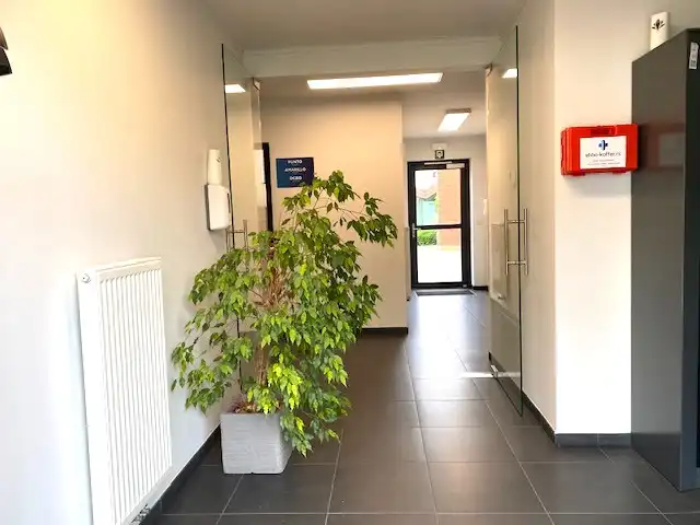 Instapklare kantoorruimte met gemeenschappelijke parking, nabij E313 foto 2