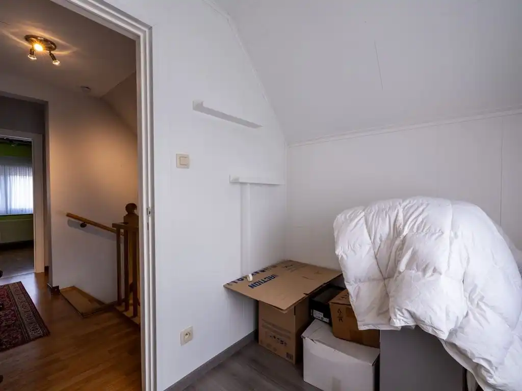 Verzorgde vrijstaande woning, grotendeels gerenoveerd foto 36
