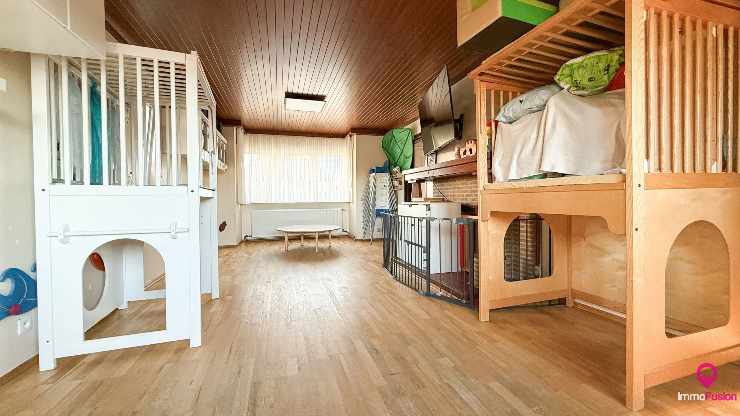 Uniek woon-werkpand met vergunde loods van 110m² en 5 slpks! foto 9