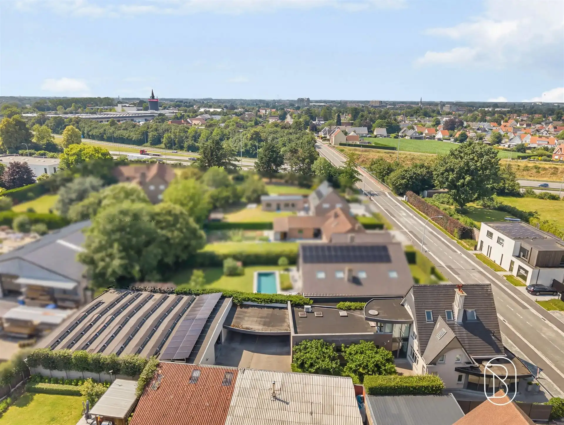 Commercieel gelegen kantoor/praktijk + woonst met atelier foto 5