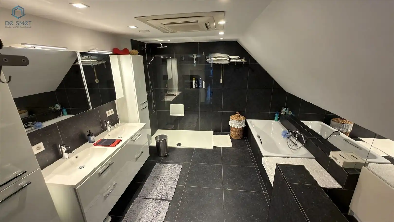 Exclusief domein te koop Instapklare privéwoning met erkende 4-sterren vakantiewoning op toplocatie in Geraardsbergen foto 9