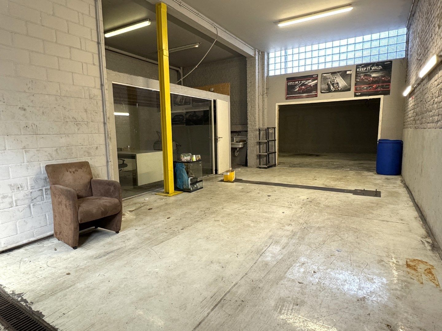 Unieke loft met 2 slaapkamers, ruim terras en ruime garage/magazijn te koop in Heule foto 15