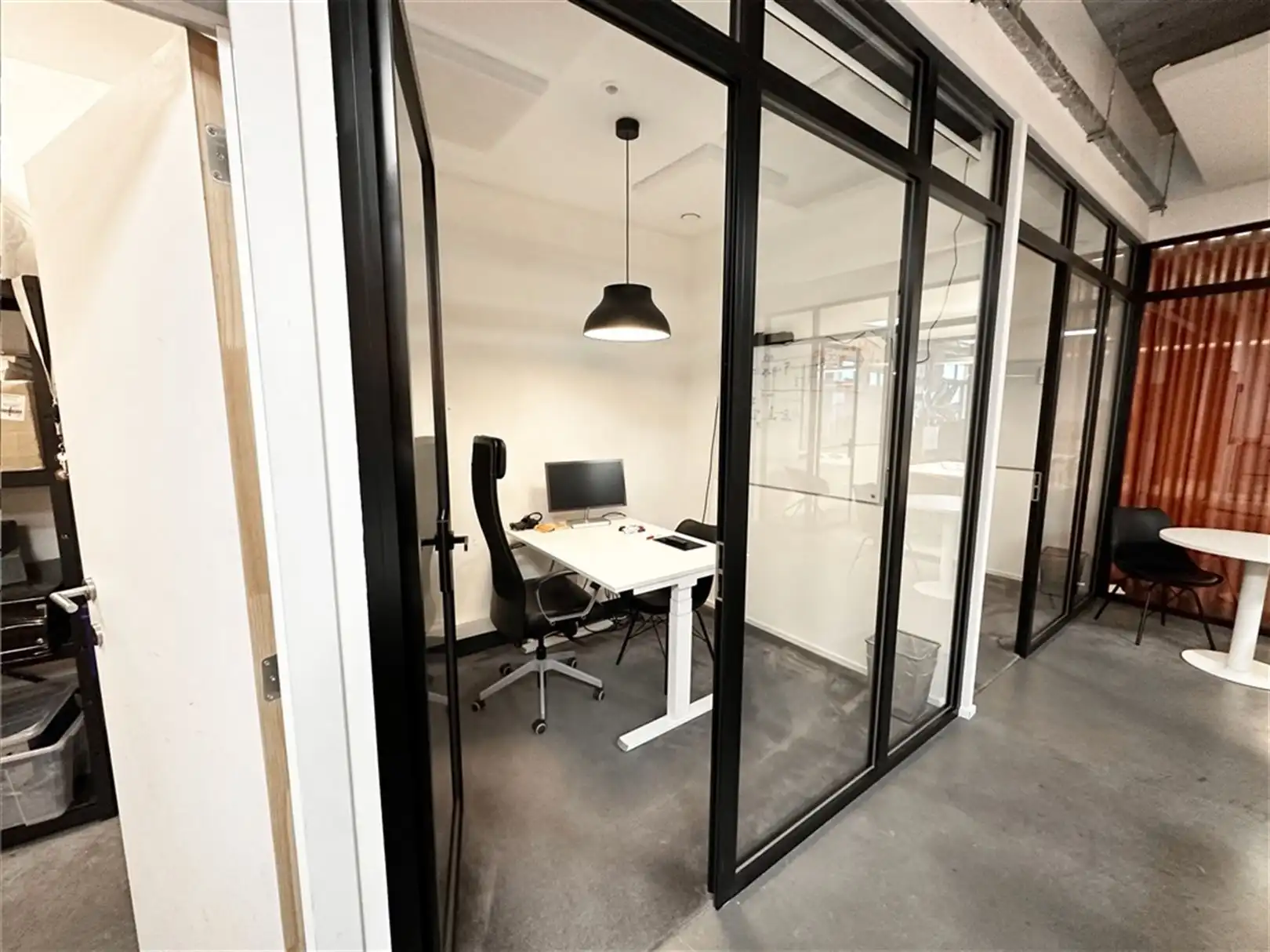 Kantoorcomplex aan de stadsrand van Leuven foto 12