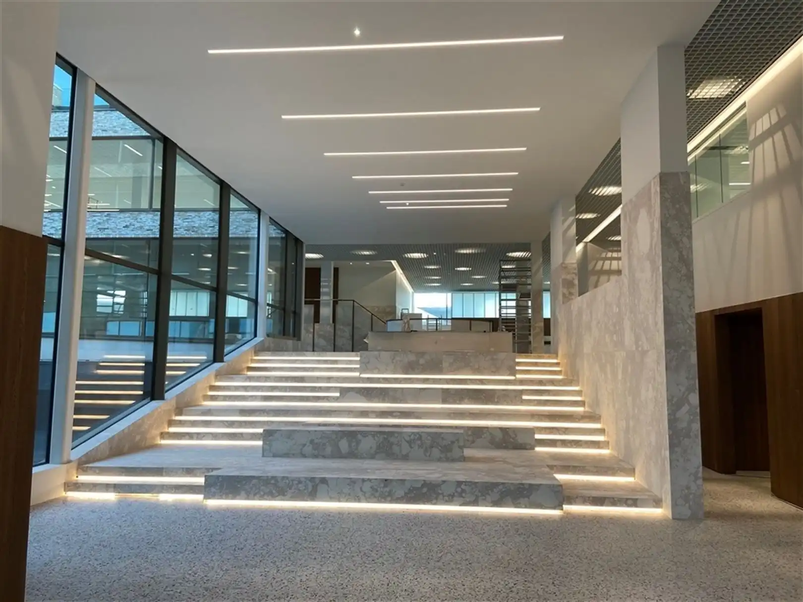 Prestigieus kantoorgebouw - oppervlaktes van 338m² tot 5760m² foto 19