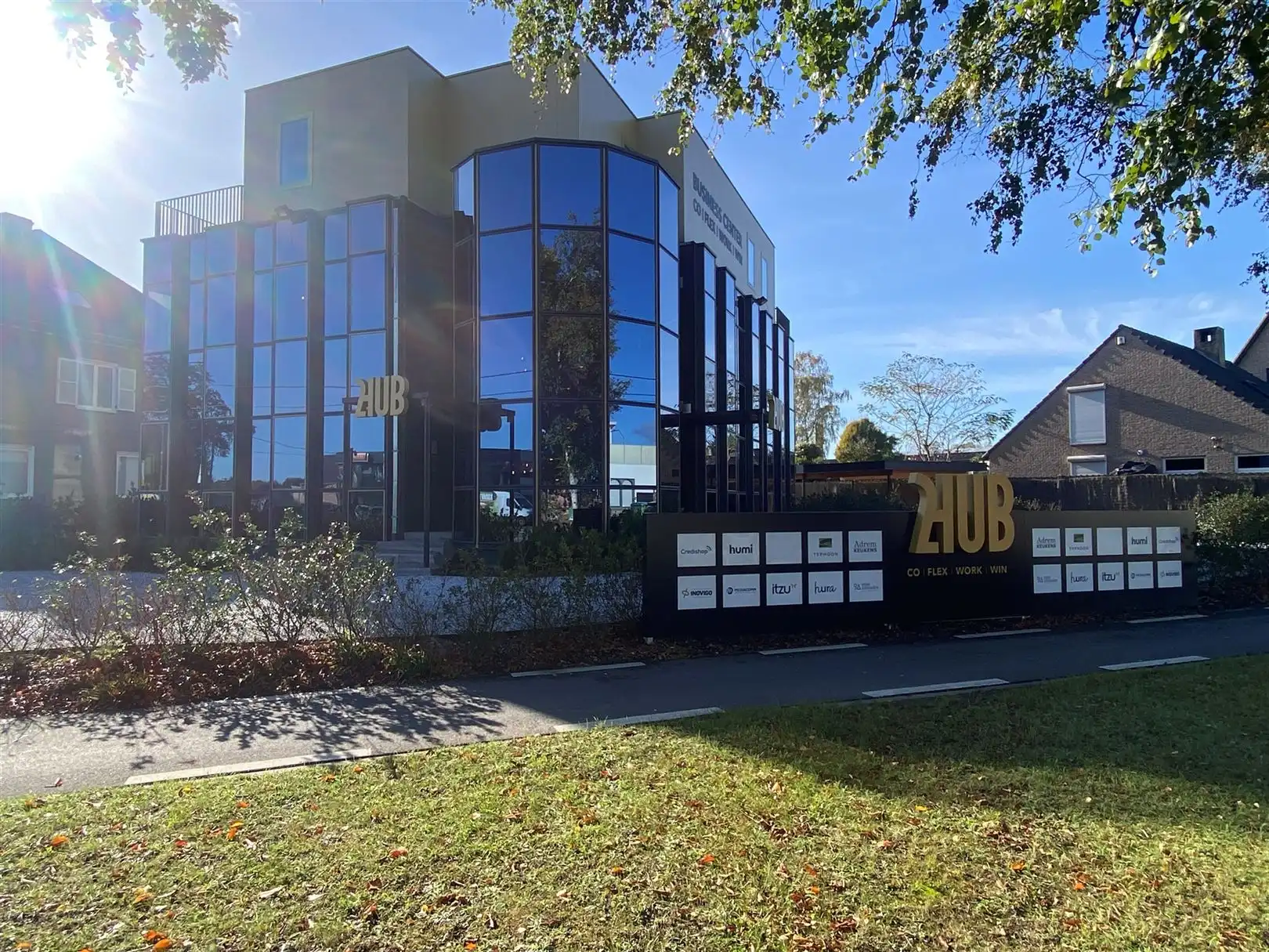 Full service kantoren langs de Brusselsesteenweg foto {{pictureIndex}}