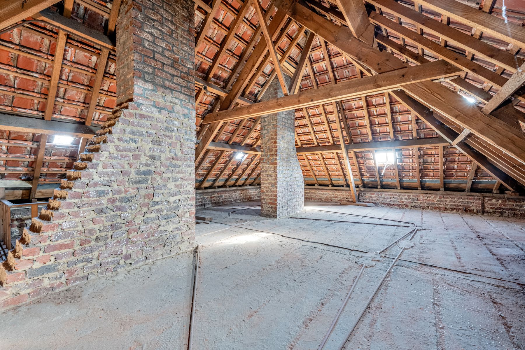 TE RENOVEREN HUIS MET LANDELIJKE LIGGING EN UITBREIDINGMOG. foto 25