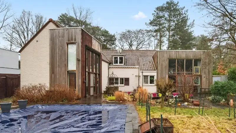 Landhuis van 269m² op 15 are met praktijkruimte/kantoor of kangoeroewoning foto {{pictureIndex}}