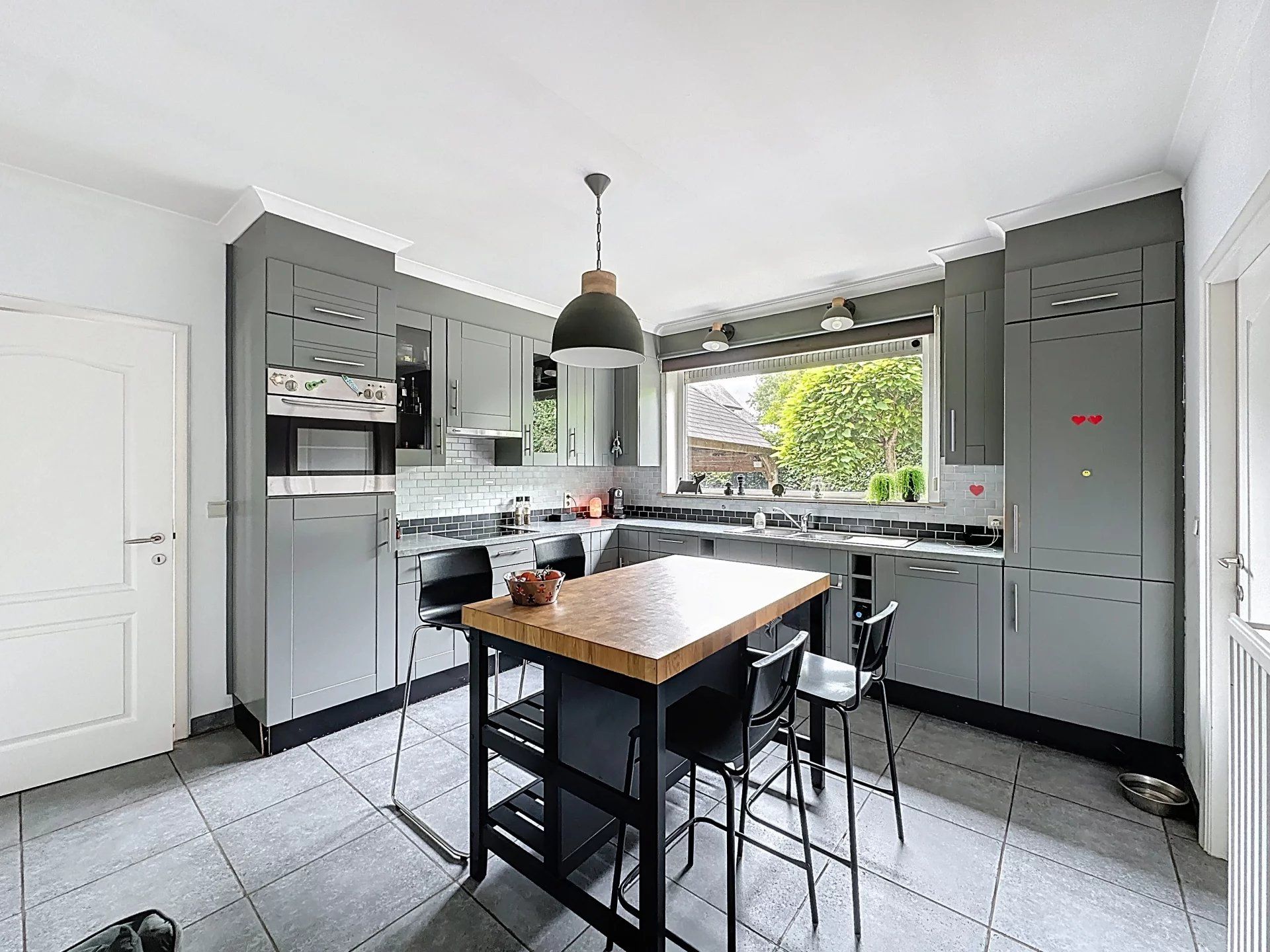 Laagbouwwoning met 3 slaapkamers nabij het centrum eventueel gemeubeld te huur foto 9