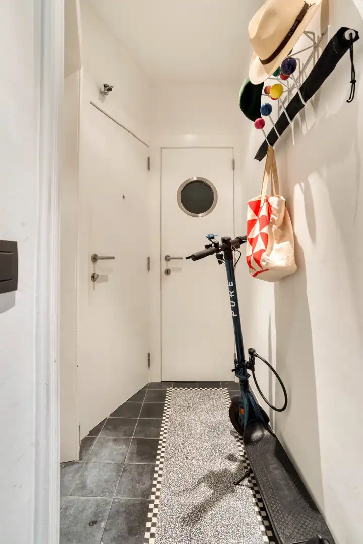 Gerenoveerd 1 slaapkamer appartement in een residentie in Art Deco-stijl met zijdelings zeezicht foto 2