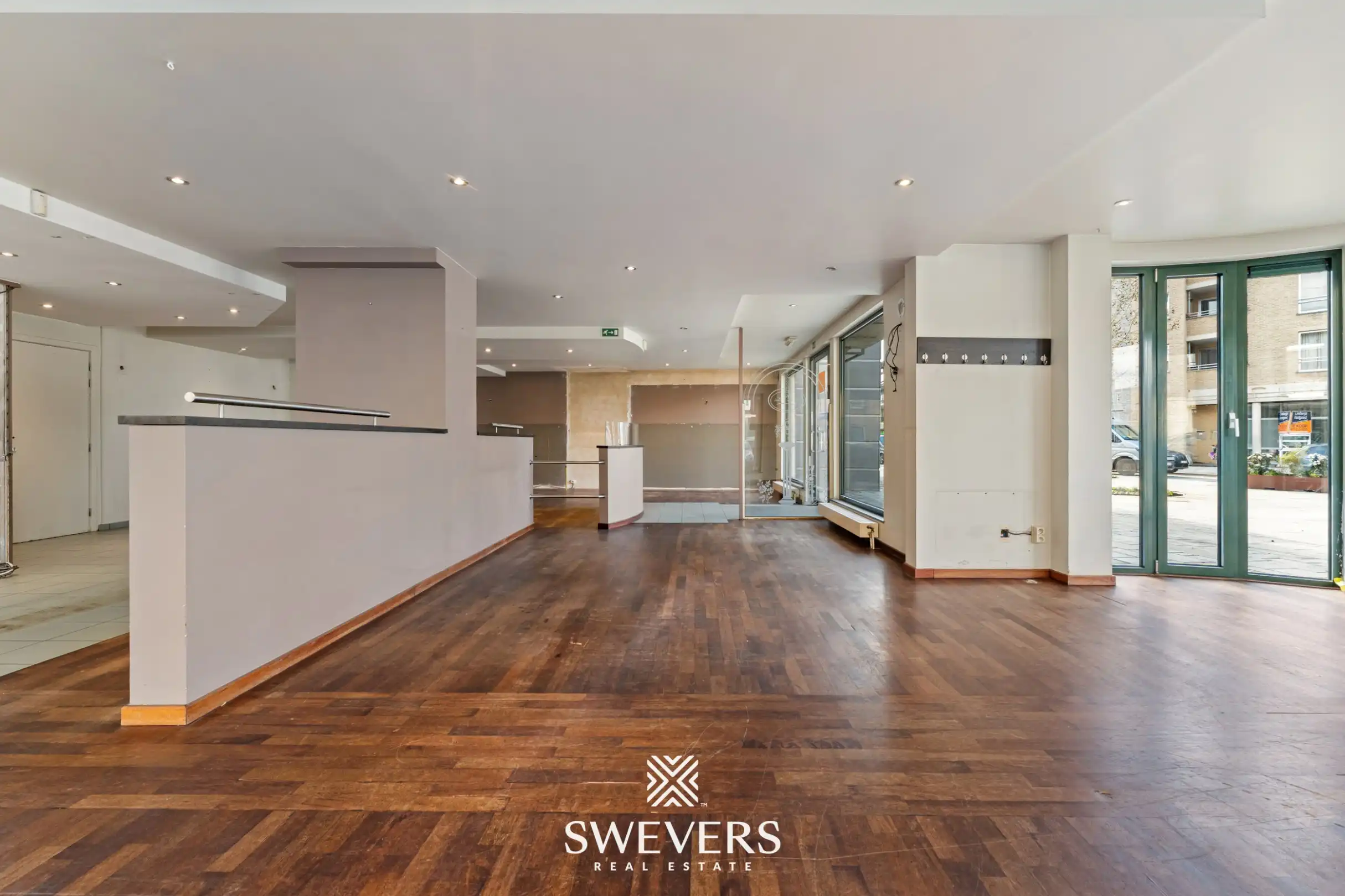 Commerciële opportuniteit met veel visibiliteit en ruimte in het centrum van Beringen foto 13