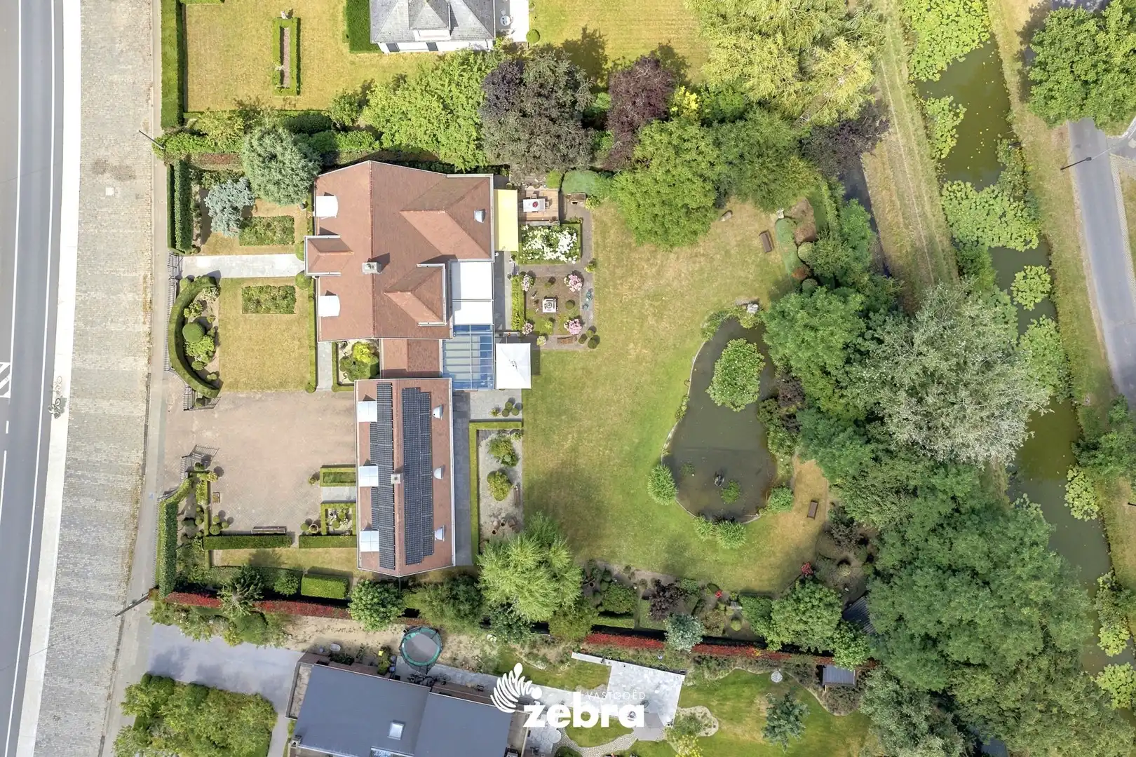 Exclusieve villa op een perceel van bijna 3.000 m² in Meulebeke! foto 4