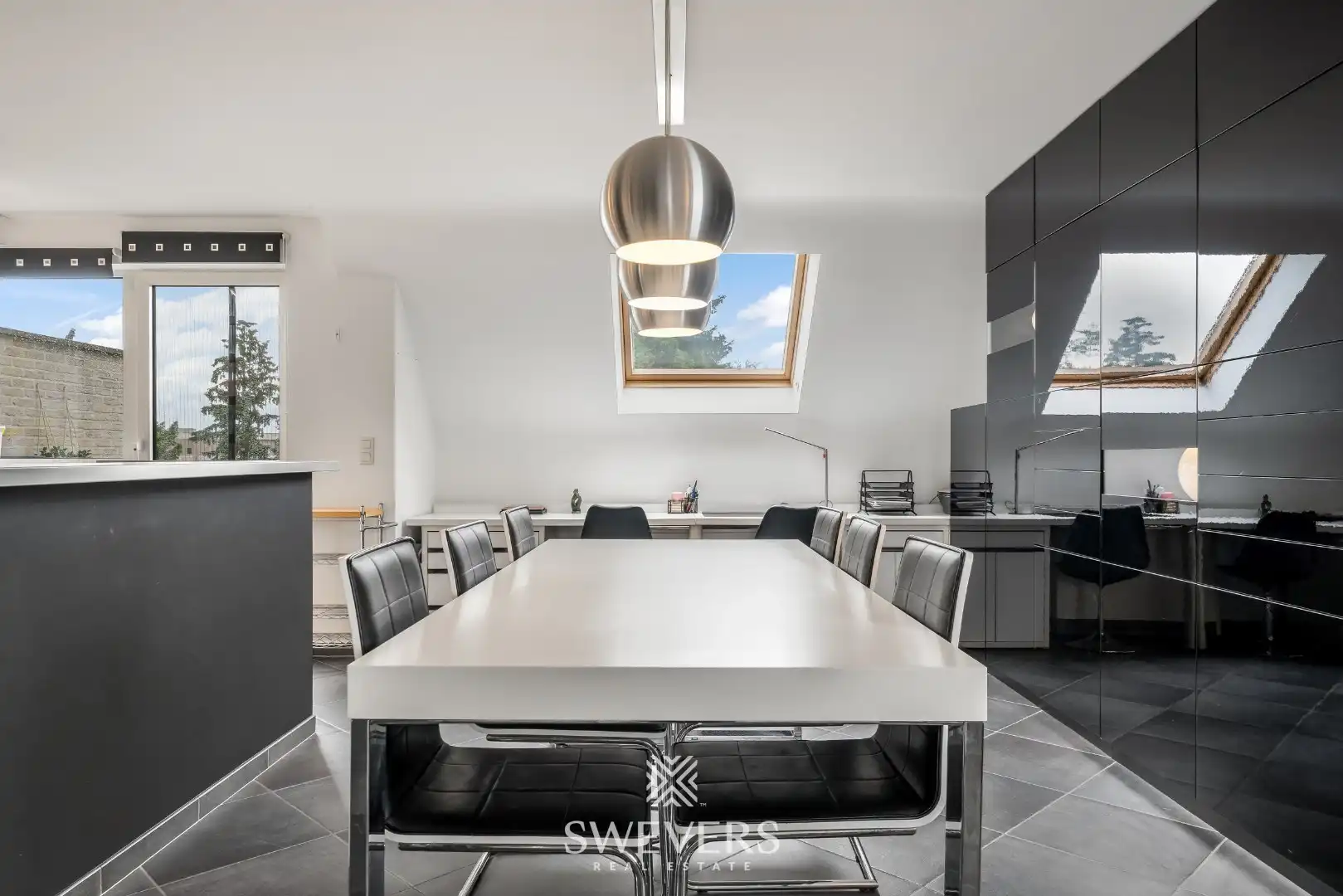 Ruim duplex appartement met 2 slaapkamers en garage foto 10