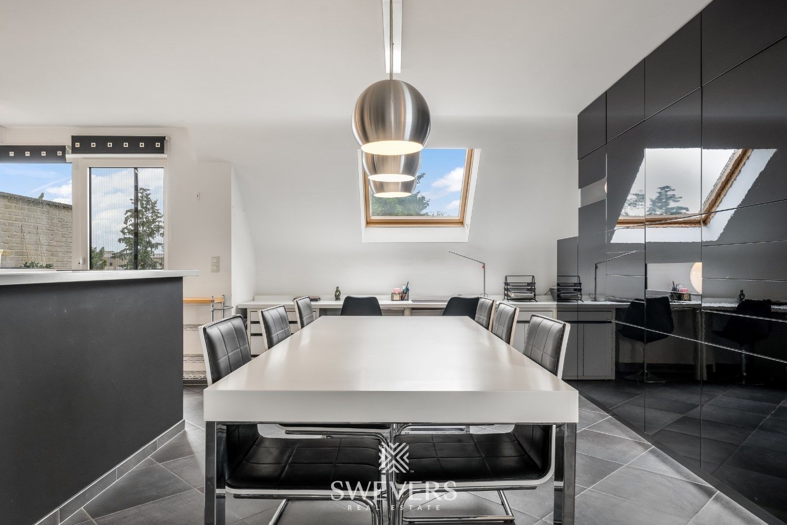 Ruim duplex appartement met 2 slaapkamers en garage foto 10