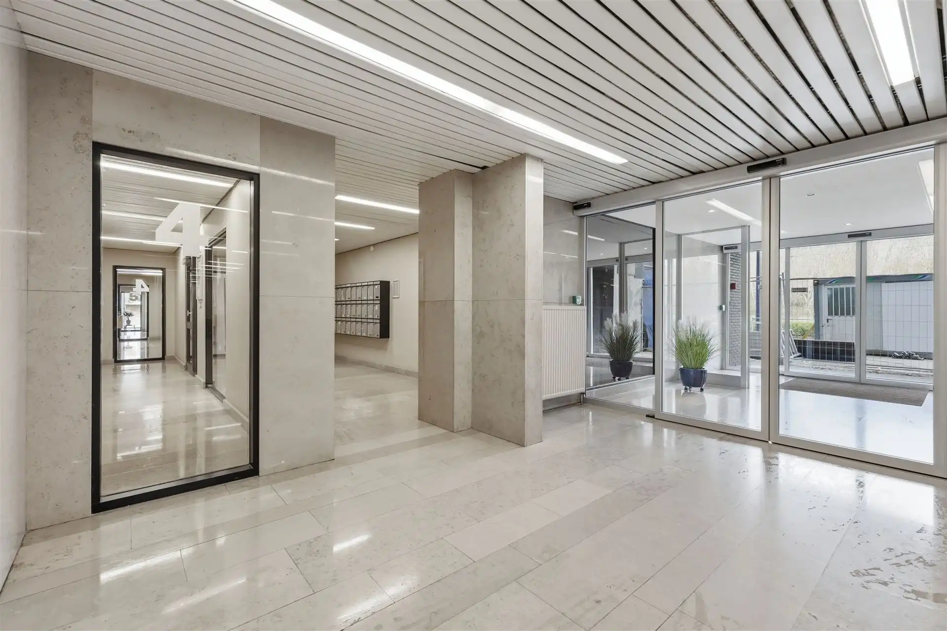 ZONNIG / VLAK AAN ZEEDIJK foto 23