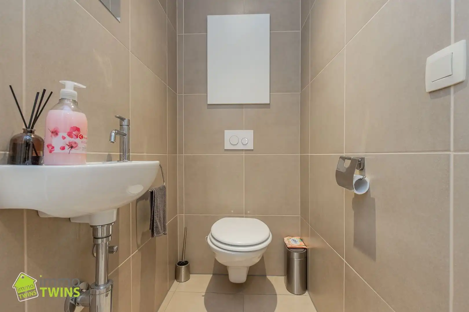 Ruim en stijlvol duplex appartement (155m²) met garage en staanplaats te Schoonaarde (Dendermonde). foto 15