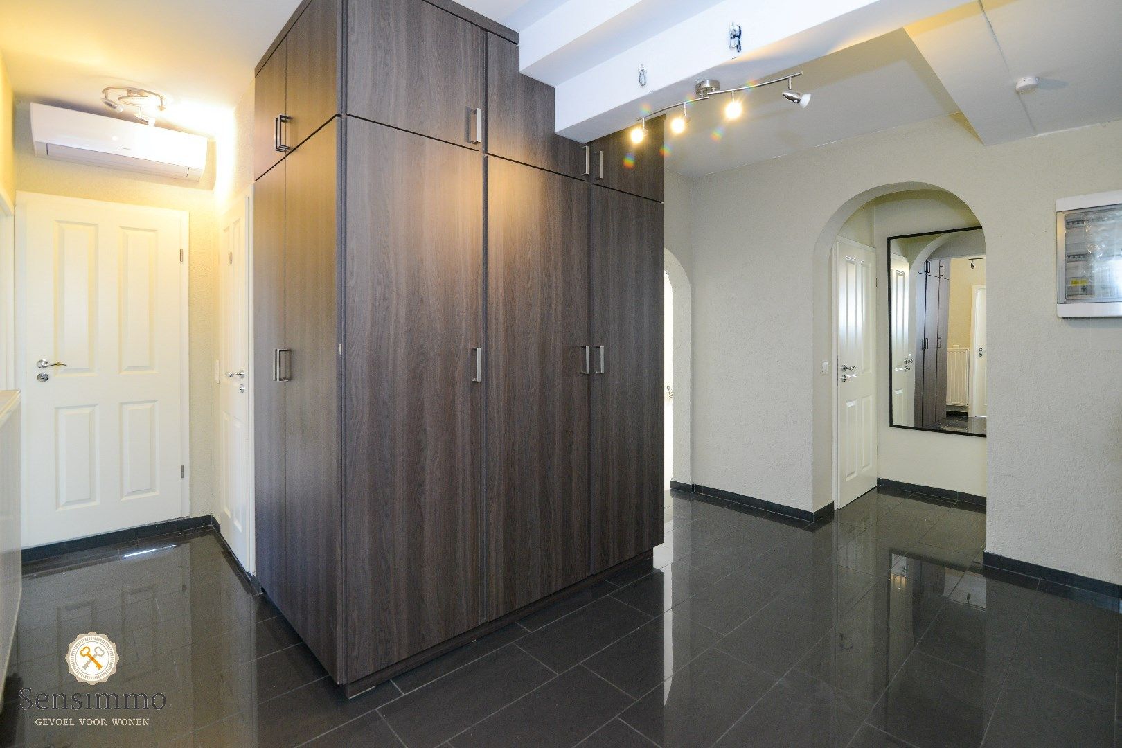 Ruim appartement met 3 slaapkamers te Genk met garagebox foto 3