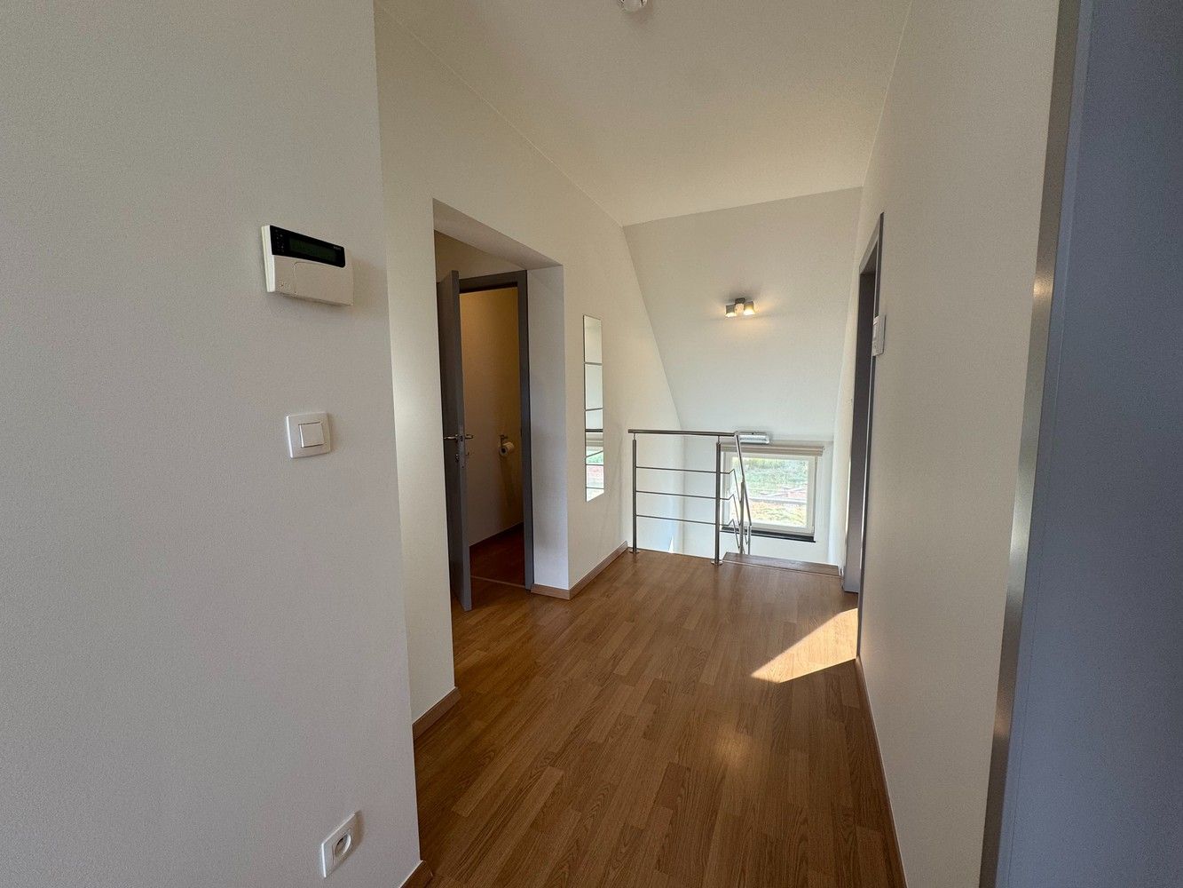 TE HUUR: Ruim Duplex-appartement met 4 staanplaatsen in Diepenbeek foto 15