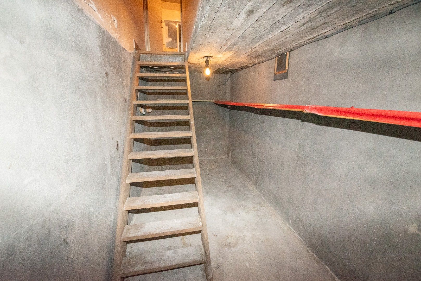 Te koop in Waregem – Halfopen bebouwing met renovatiepotentieel! foto 13