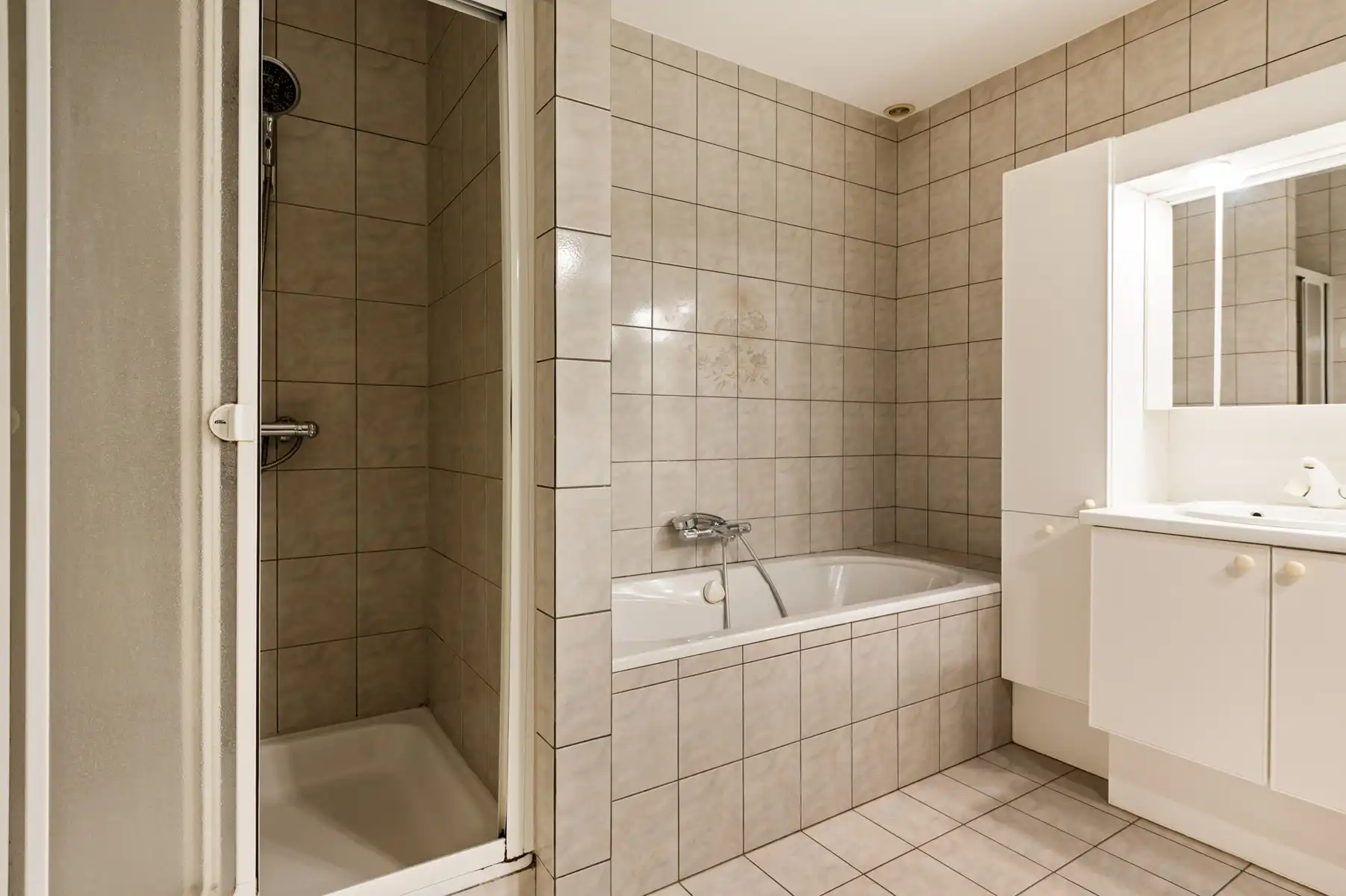 Uitstekend gelegen woning met dubbele garage foto 22