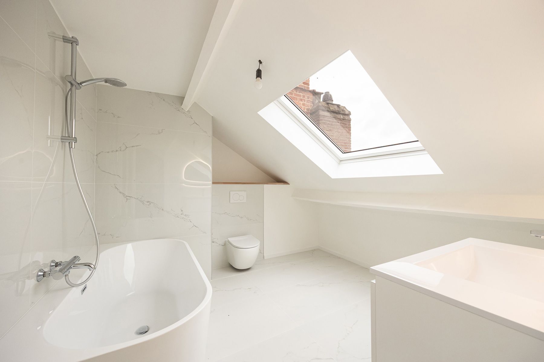 Prachtig duplexappartement met 4 slaapkamers en 2 badkamers! foto 2