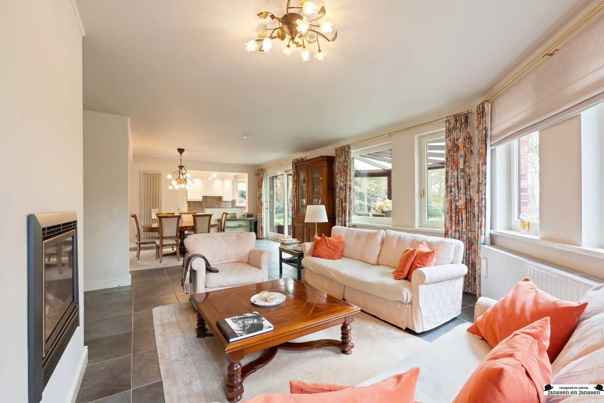 Karaktervolle villa op aan de Bredabaan te Gooreind  foto 3