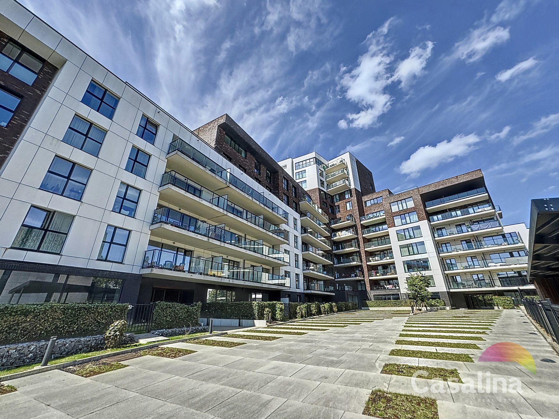 Gelijkvloers 3 slpk. gemeubileerd met tuin en terras foto {{pictureIndex}}