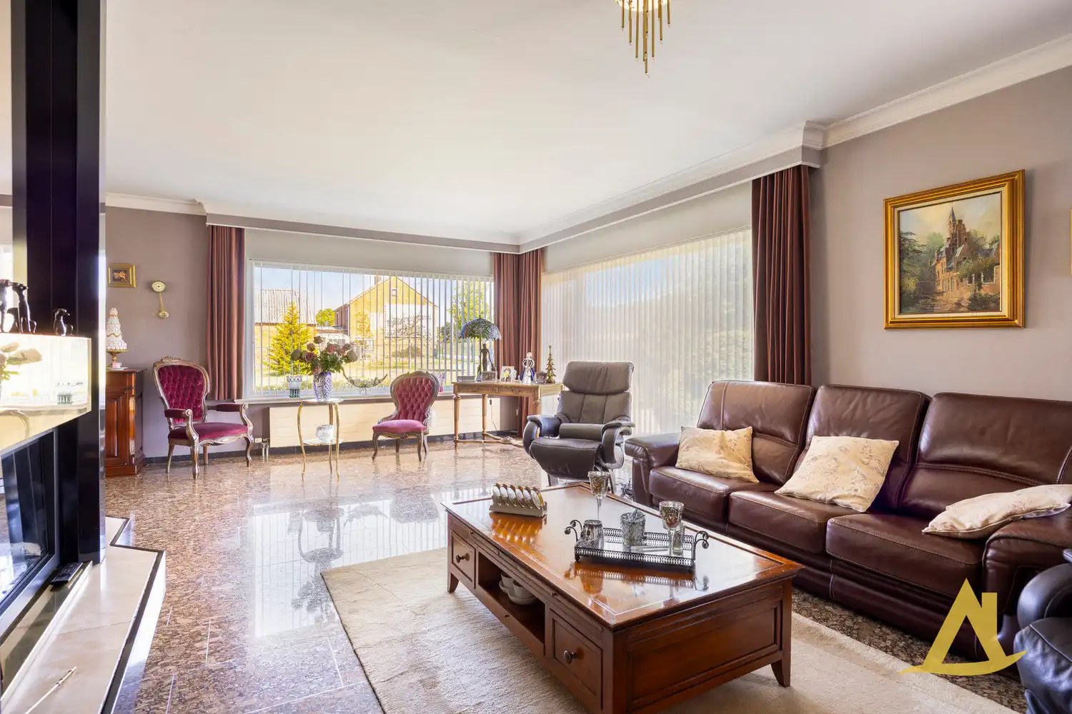 EXCLUSIEVE VILLA MET PARKTUIN EN ZWEMVIJVER OP EEN PERCEEL VAN 1HA 5A 16CA! foto 12