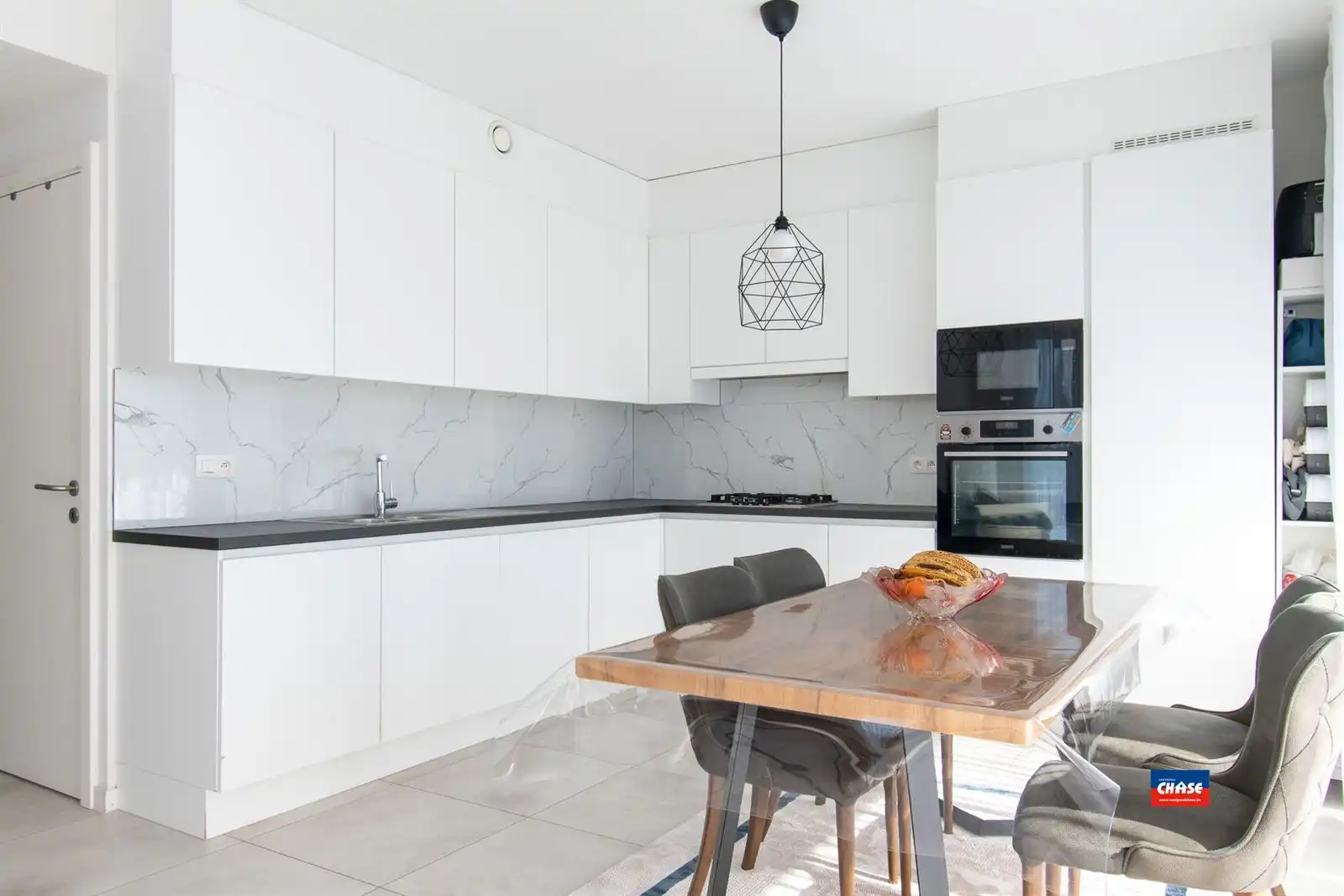 Appartement met 3 slaapkamers, terras en autostaanplaats foto 3