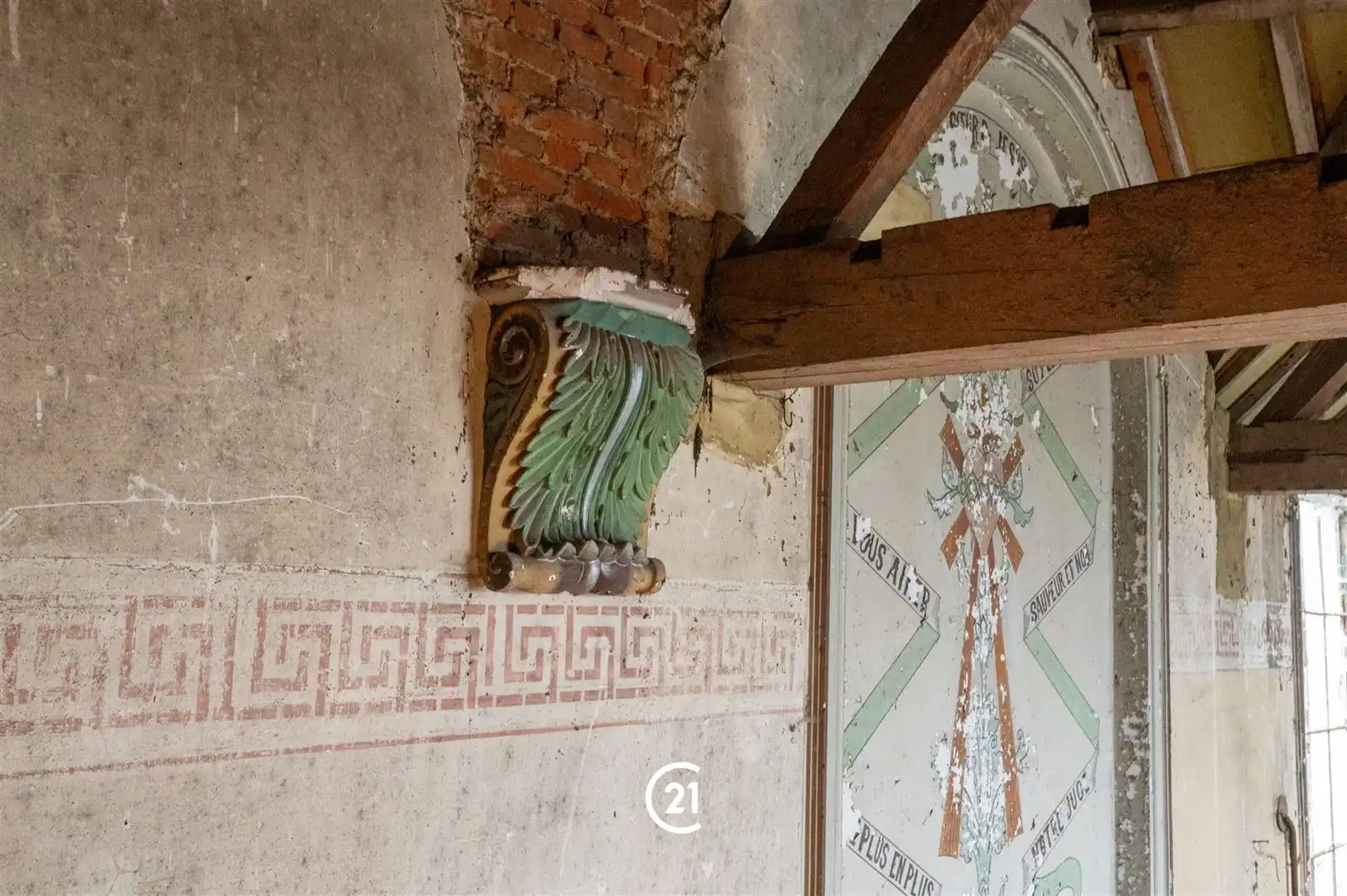 Uitzonderlijk renovatieproject met authentieke kapel! foto 8