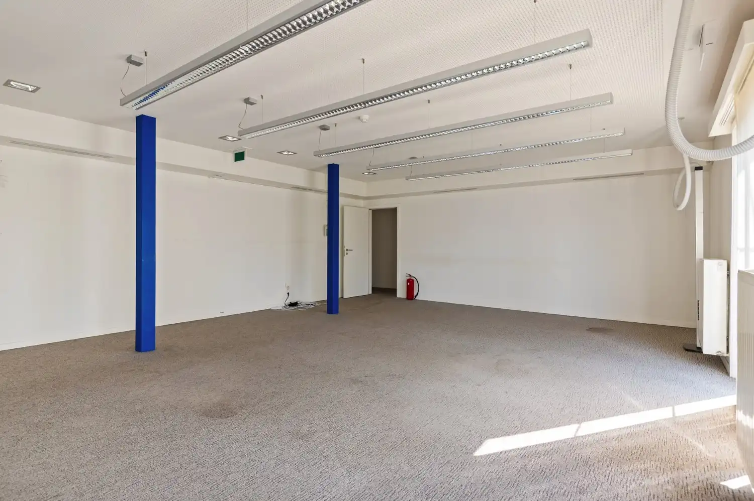 VERZORGD KANTOORGEBOUW MET PARKING! foto 18