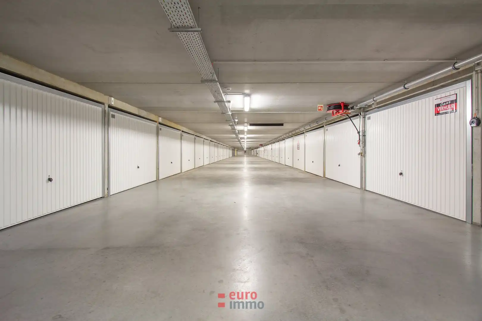 Vlakbij de havengeul gelegen garagebox. foto 5