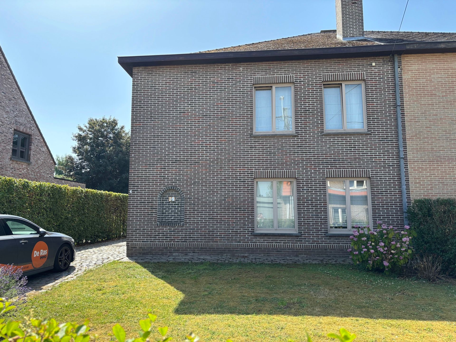WANZELE - Ruime gezinswoning met tuin foto 2
