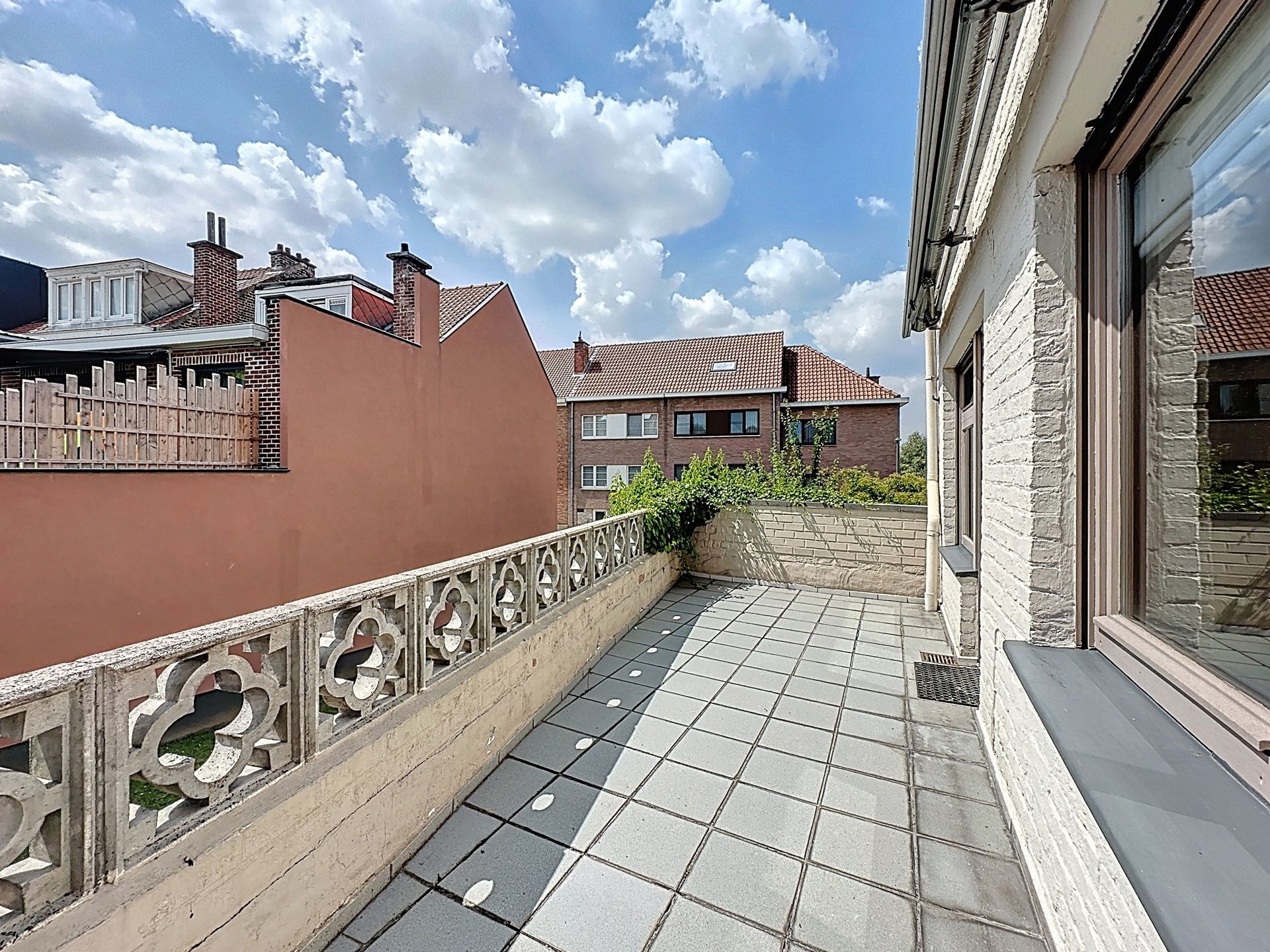 Een ruime te renoveren rijwoning van 207m² met zonnig terras foto 9