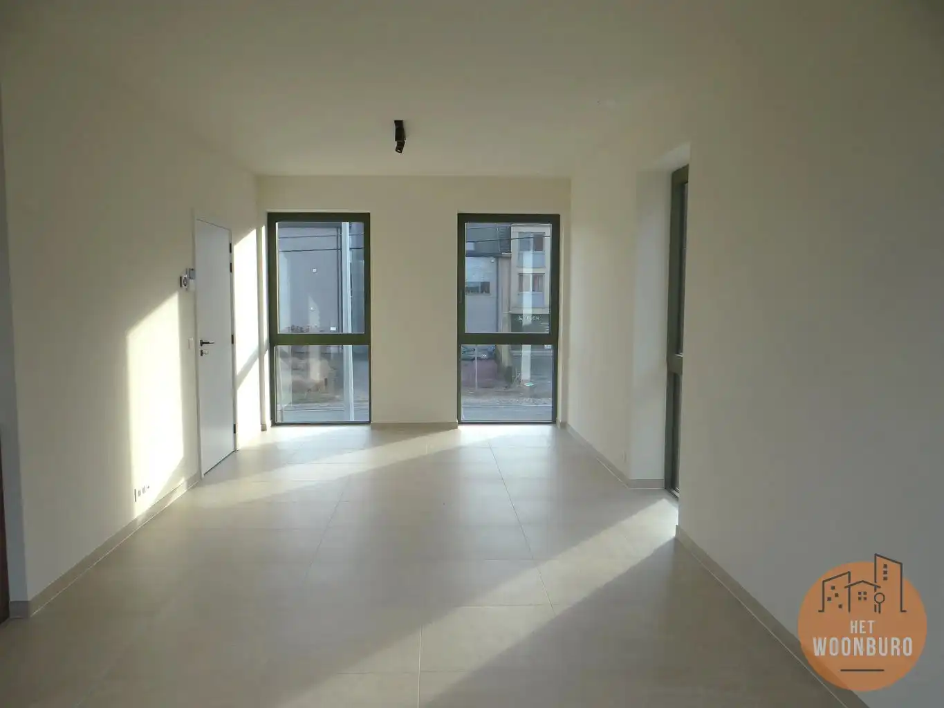 Halfopen nieuwbouw woning 2 slpks, bureau, garage en tuintje foto 5