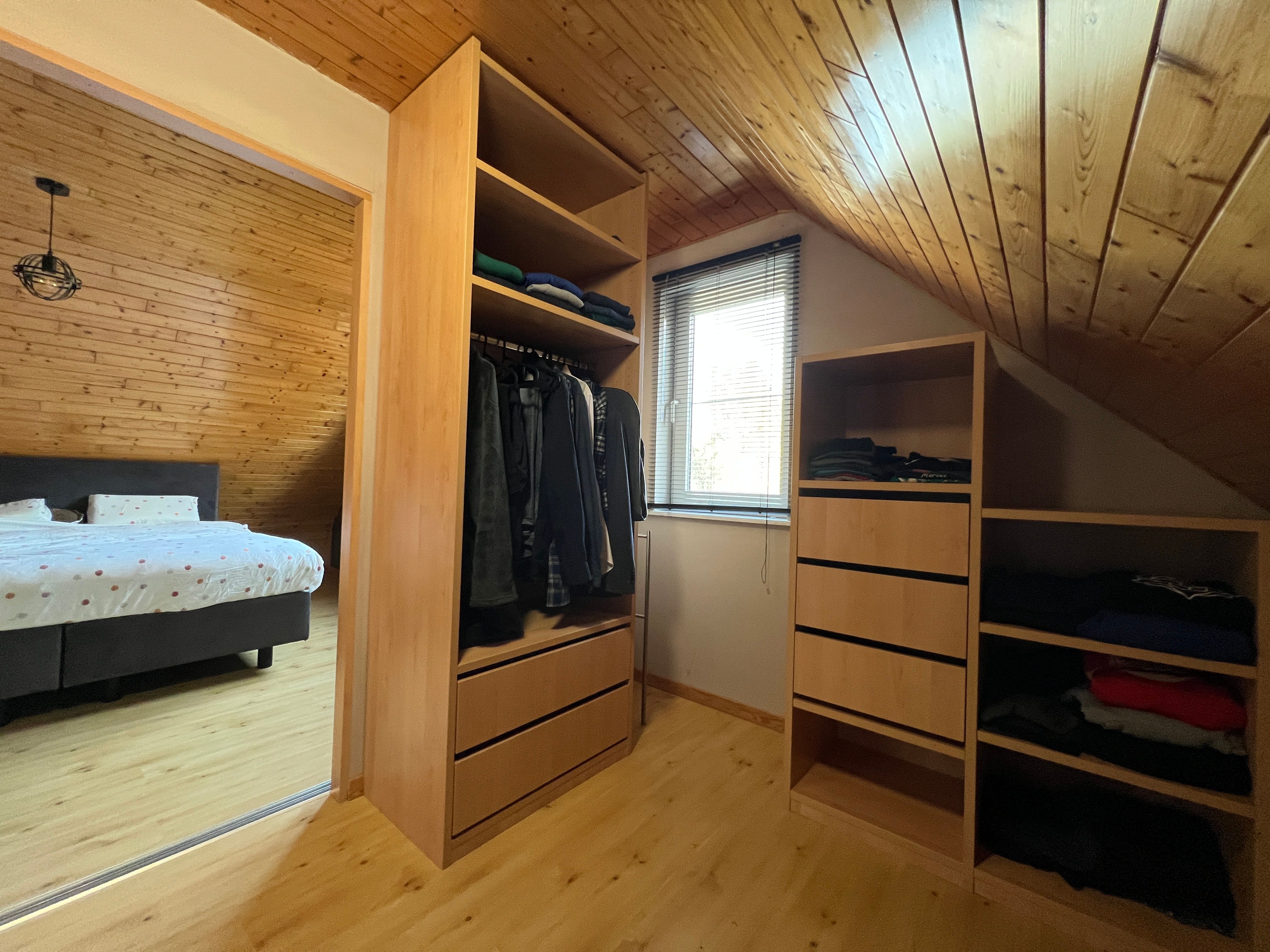 Instapklare, volledig gerenoveerde droomwoning met 3 slaapkamers, inpandige garage en prachtig aangelegde tuin foto 13