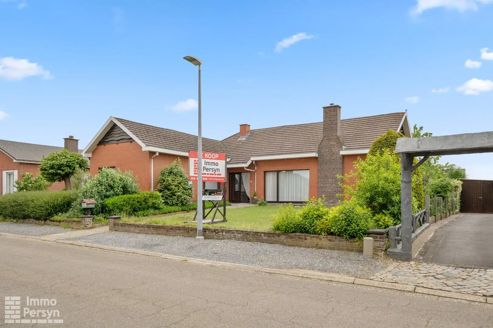 Hoofdfoto van de publicatie: Gelijkvloerse woning met 3 slpk en dubbele garage