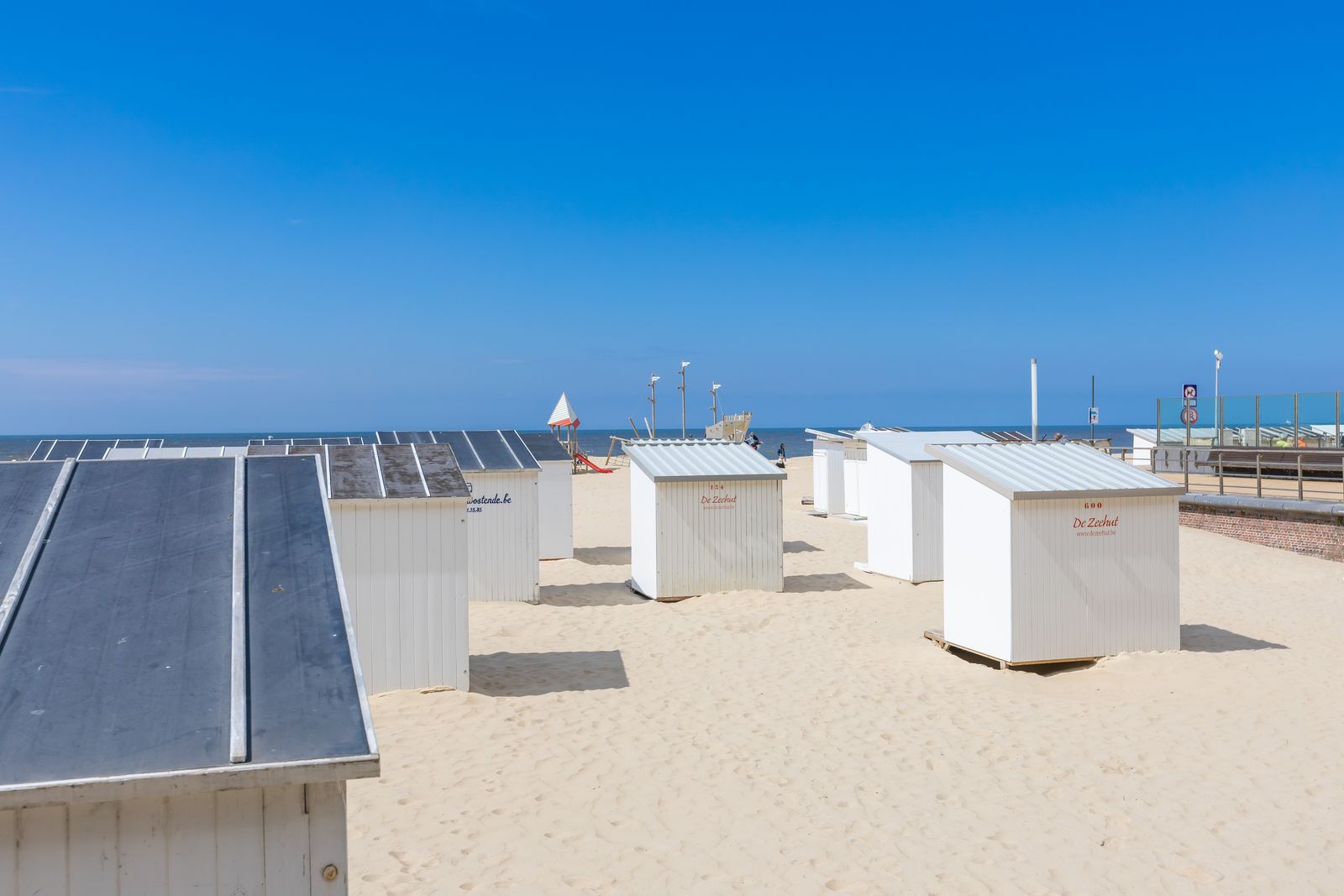 Uniek appartement met frontaal zeezicht én terras foto 11