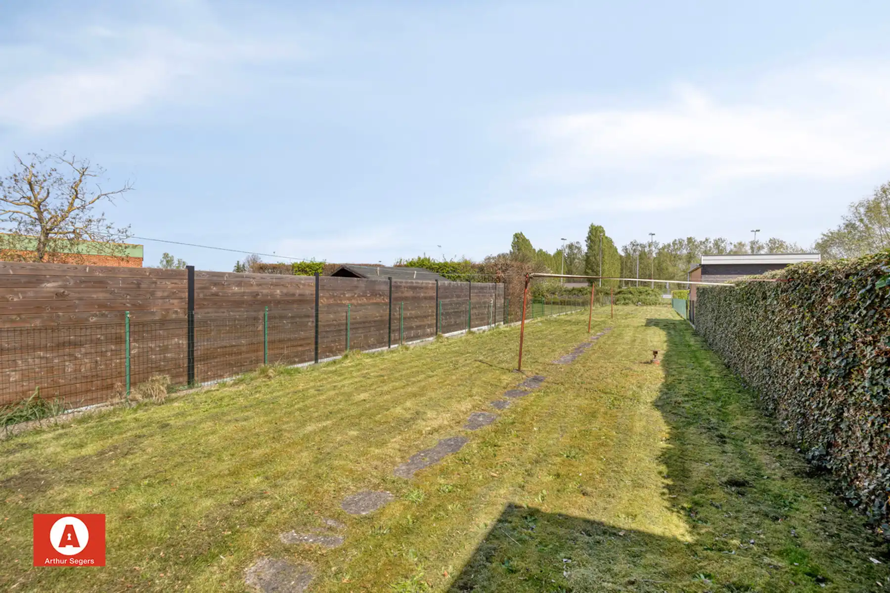 Solide te renoveren burgerwoning mét doorgang in Opstal foto 25