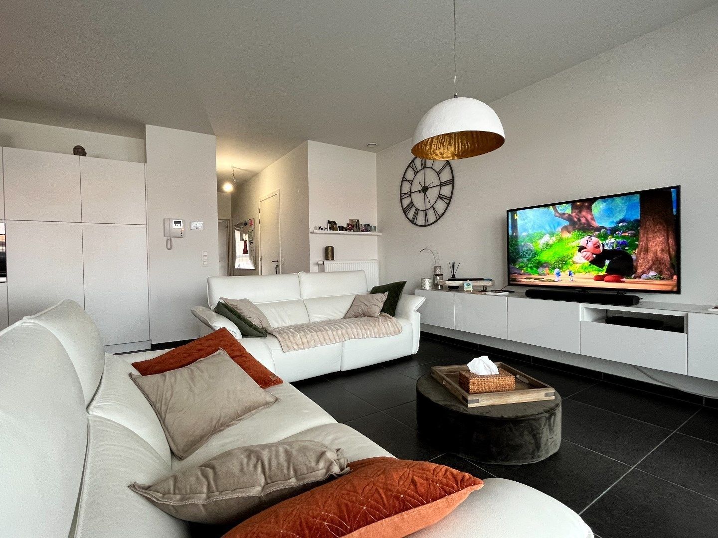 Comfortabel appartement met terras en garage foto 2